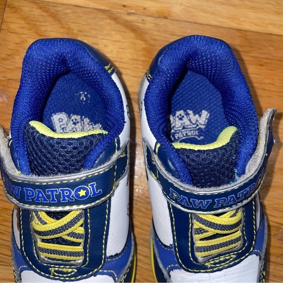 Paw Patrol Light Up Sneakers Skid Resistant & Mark Resistant Size 6 Baby - Picture 6 of 7